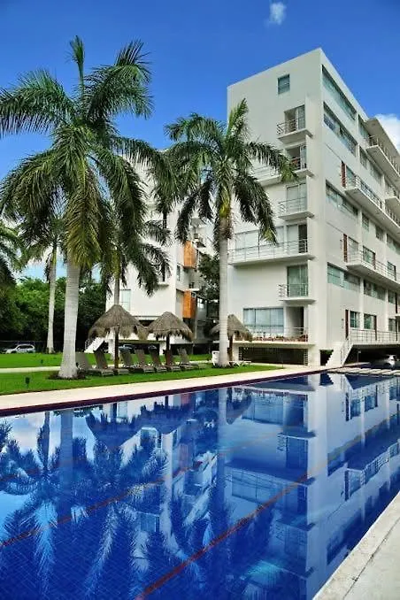 Best Location Luxury Condo With Van Cancun